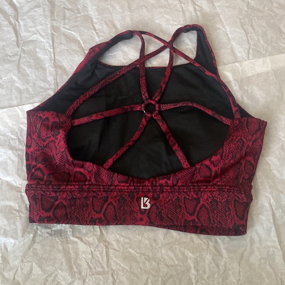 NWOT Evolve Jacquard red snake sports bra SZ S - Picture 3 of 4